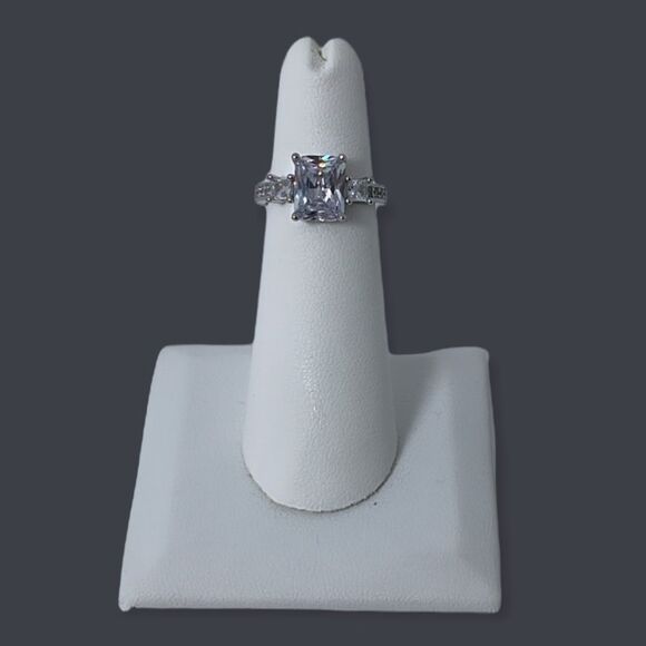 NWT White Gold & Diamond Halo Engagement Ring